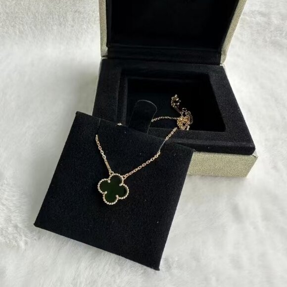 💎Authentic💎 Van Cleef & Arpels 18K gold and onyx necklace💎 - Picture 1 of 6